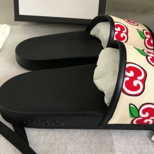 apple gucci slides